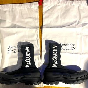 ALEXANDER MCQUEEN
Logo Sock Boots | Color: Black/White | Size: 43E